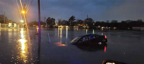 DC region deals with windy conditions, road closures after overnight showers